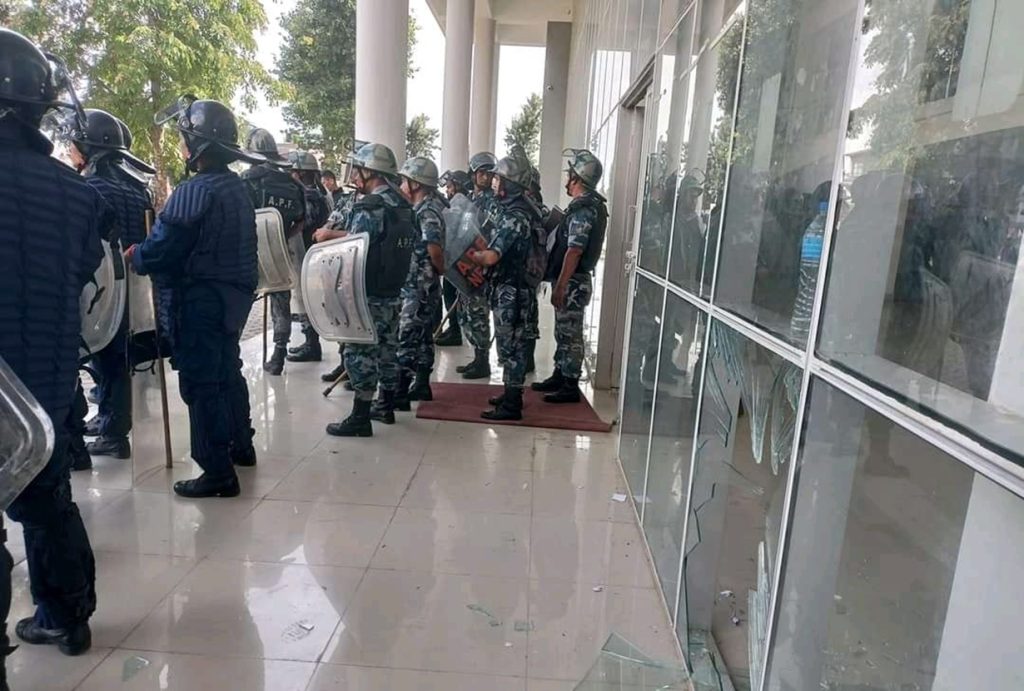 एमाले कर्णाली अधिवेशनको मतगणनास्थल सुर्खेतमा तोडफोड