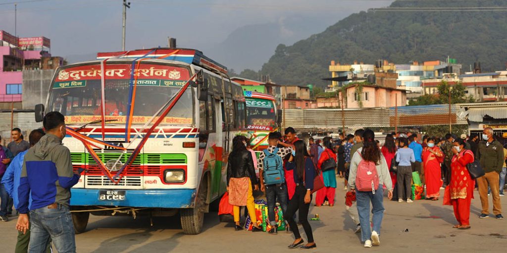 तीन दिनसम्म लामो दूरीका र काठमाडौँ भित्रिने वा बाहिरिने सवारी साधन बन्द