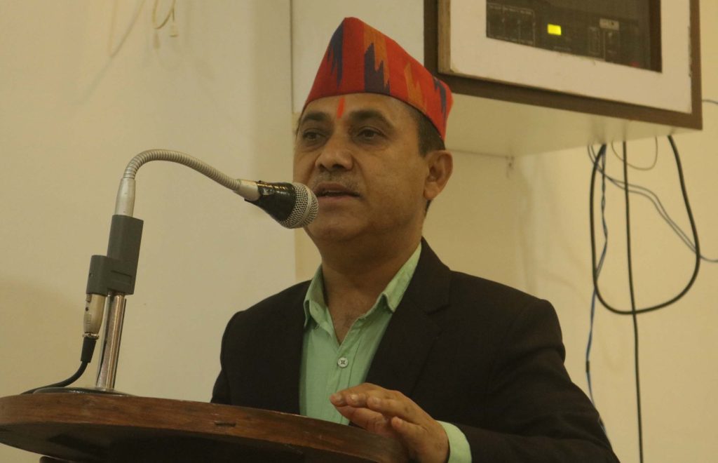 मन्त्रीहरूको अभिव्यक्तिमा संयम अपनाउन प्रधानमन्त्रीलाई विश्वप्रकाश शर्माको सुझाव