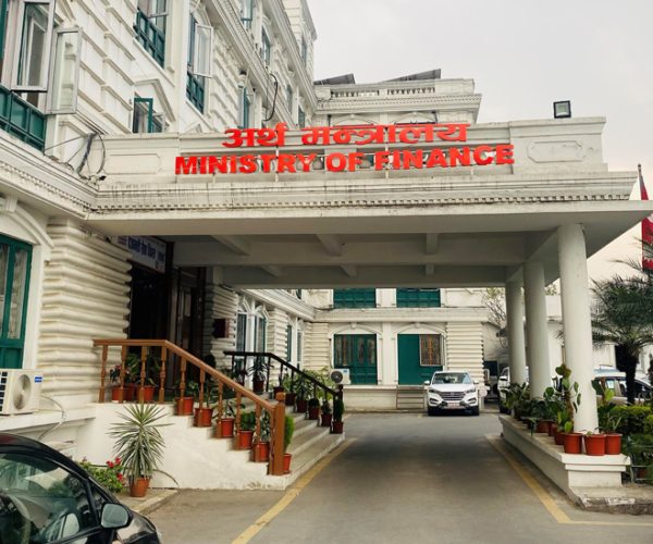 आर्थिक विधेयक र विद्युतीय गाडी आयातबारे फैलाइएका आरोप निराधार : अर्थमन्त्रीको सचिवालय
