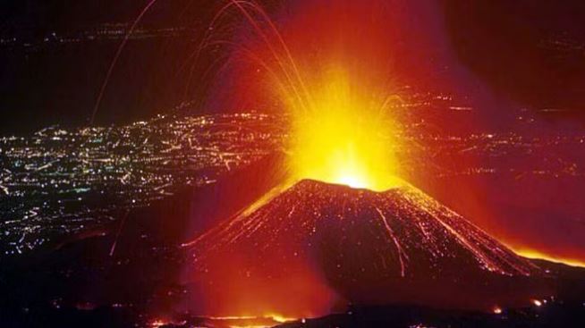 इन्डोनेसियामा भयानक ज्वालामुखी बिष्फोटन, ११ हजार बढीलाई अन्यत्र सारियो