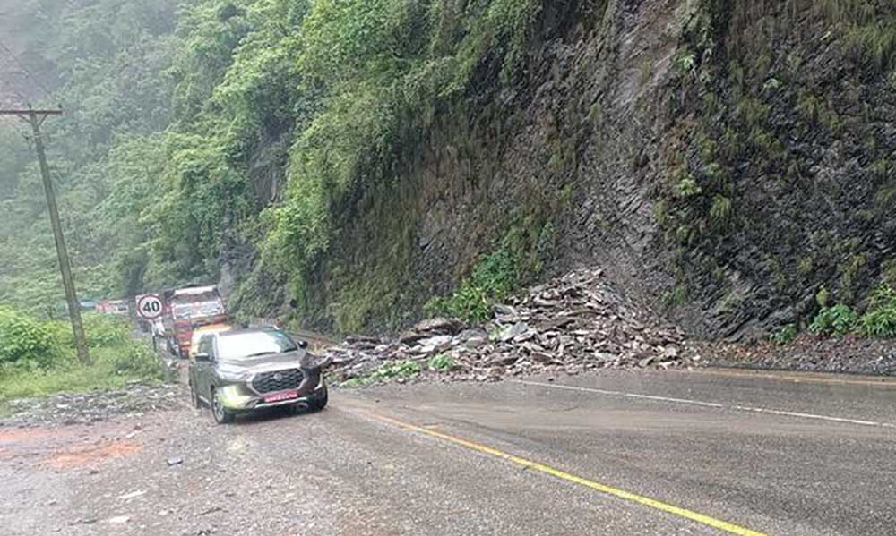 नारायणगढ-बुटवल सडकखण्ड अवरुद्ध, वैकल्पिक सडक प्रयोग गर्न आग्रह