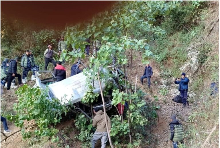 दार्चुला जीप दुर्घटनाका घाइतेलाई सेनाको हेलिकप्टरमा धनगढी लगियो