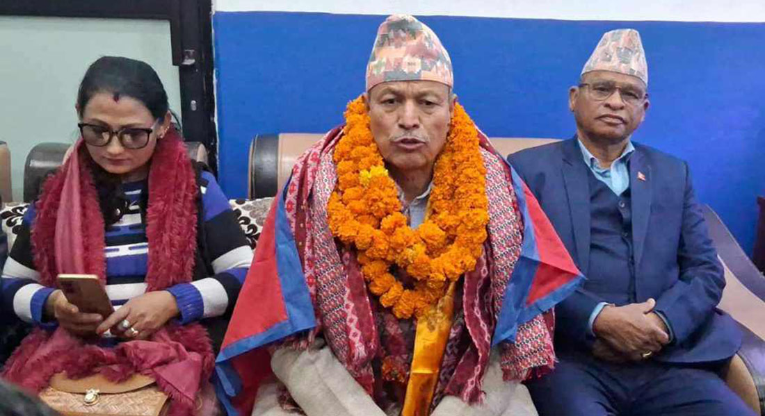 धनगढी विमानस्थलमा केपी ओली र एमालेविरुद्ध नाराबाजी