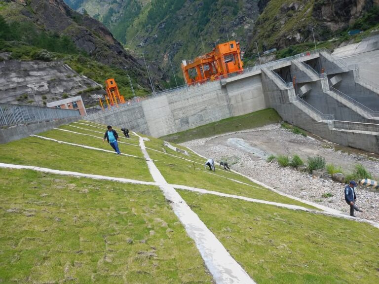 दश वर्षमा २४ हजार ५०० मेगावाट उत्पादन लक्ष्य: सरकारको ऊर्जा रणनीतिमा ठूला जलविद्युत् र सौर्य आयोजना प्राथमिकतामा