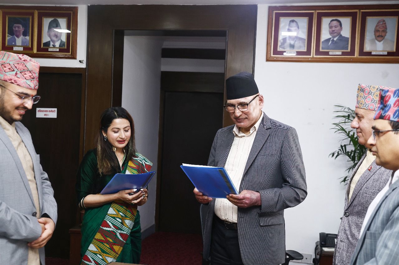 बीमा प्राधिकरणको सञ्चालकमा पोखरेलद्वारा सपथ ग्रहण
