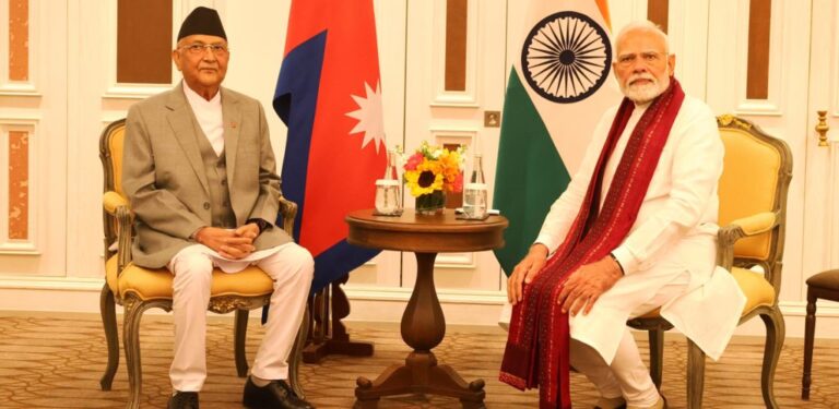 प्रधानमन्त्री ओली र भारतका प्रधानमन्त्री मोदीबीच भेटवार्ता, सगरमाथा संवादका लागि निमन्त्रणा