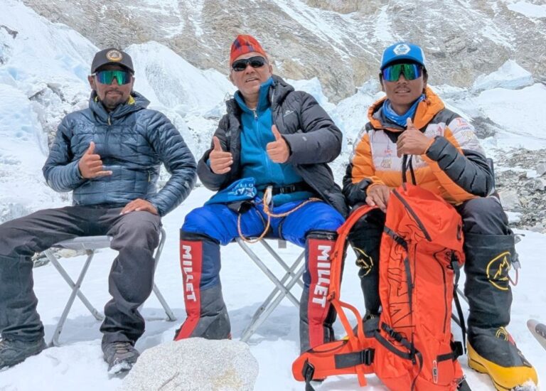 कांग्रेस महामन्त्री शर्मा सगरमाथा बेस क्याम्पबाटै फिर्ता