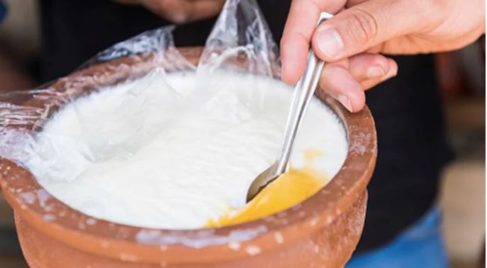 कपाल झर्ने समस्या छ ? दहीमा यी दुई बीउ मिसाएको मास्कले दिन सक्छ चमत्कारी फाइदा