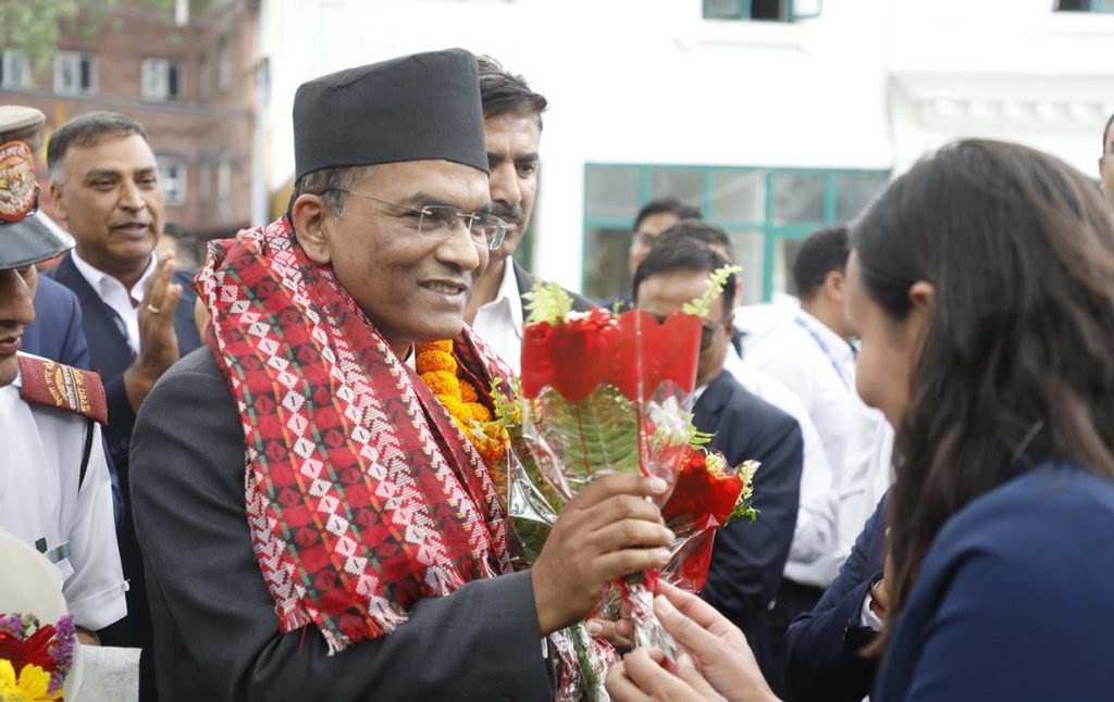 गभर्नर डा. विश्वनाथ पौडेलले सम्हाले कार्यभार