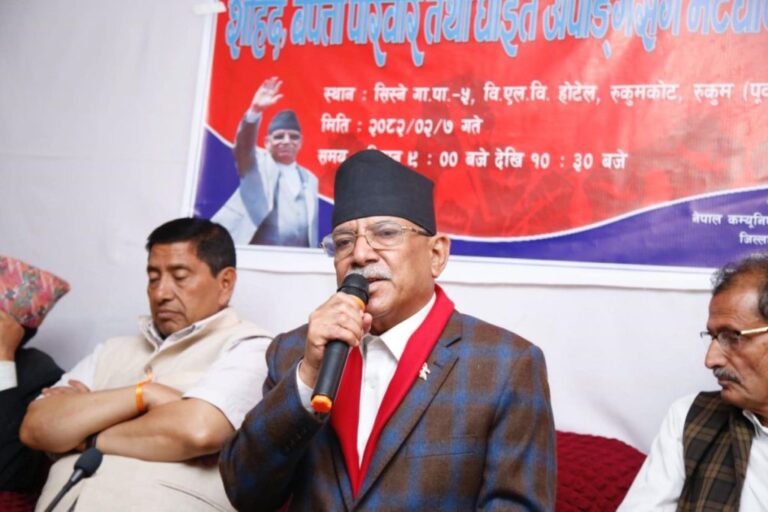 बाबुरामलाई म बुद्धि नभएको डाक्टरको रुपमा चिन्छुः प्रचण्ड