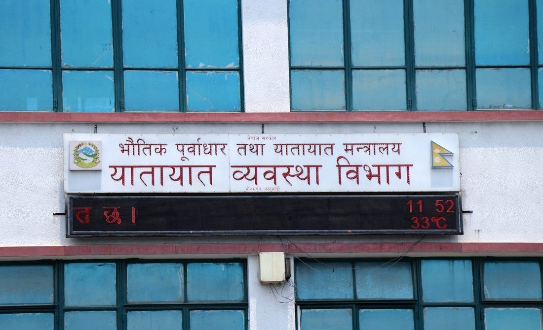 सरकारद्वारा नयाँ सार्वजनिक सवारी साधन दर्तामा रोक