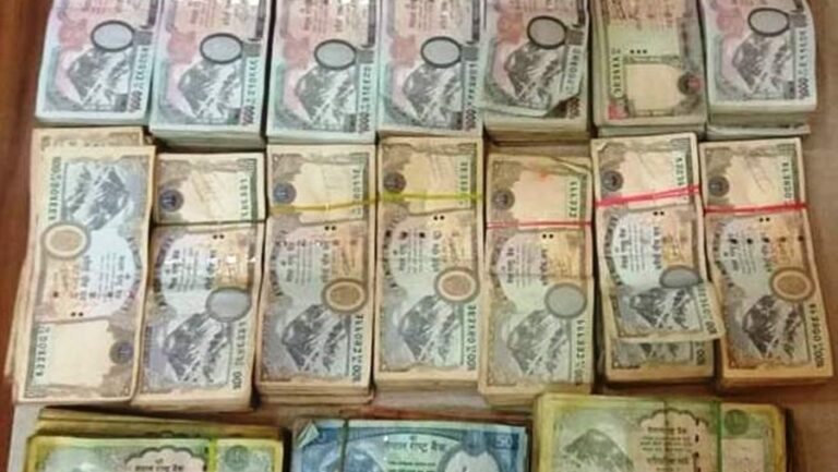नेपाल एसबीआई बैंकबाट लुटिएको १ करोड ८० लाख बरामद, लुटेरा अझै फरार