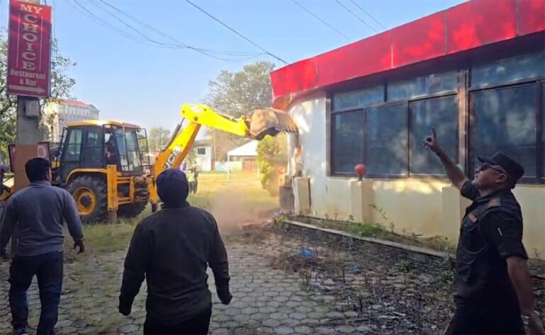 सरकारले सार्वजनिक निर्माणका ठेक्कामा विशेष मूल्य समायोजन गर्ने
