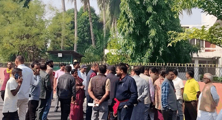 मधेस मुख्यमन्त्री कार्यालयमा तोडफोड र नाराबाजी