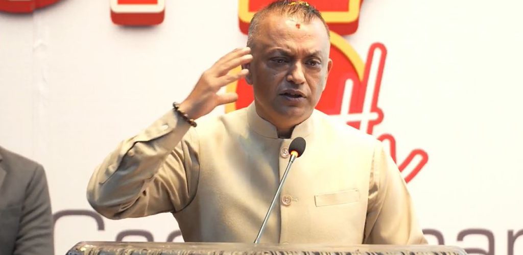 विवेक मण्डल र गणेश नेपालीका परिवारलाई गगन थापाद्वारा आर्थिक सहयोग