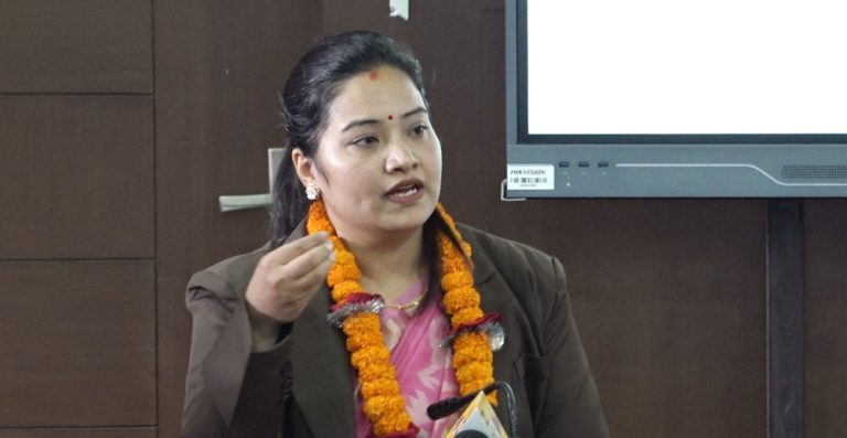पीआर लिएर विदेशमा बसेका कर्मचारीको खोजीमा सरकार, दुई कर्मचारीसँग स्पष्टीकरण माग