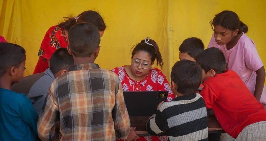 विस्थापित बालबालिका विद्यालय फर्किए, ५२ जना जनविकास माविमा भर्ना