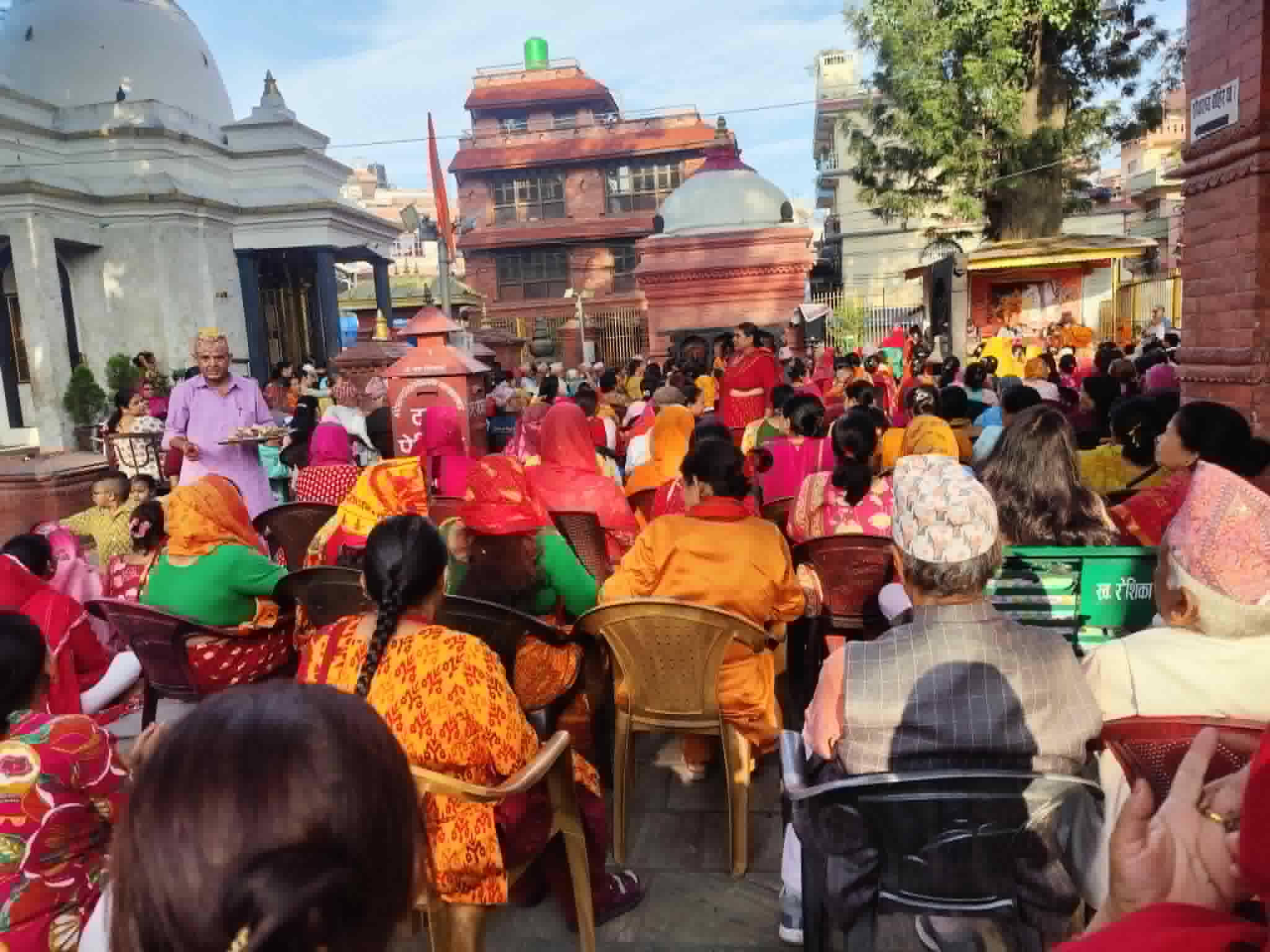 <p>-एम . अर्याल- काठमाडौं । हाम्रो पूर्विय वैदिक सनातन संस्कृतिमा एकादशीको ठूलो महत्व छ । एकादशी भगवान श्री राधाकृष्णको पर्याय मानिन्छ । उक्त कुरा प्रशासक तथा प्राध्यापक कुल प्रसाद पराजुलीले कोटेश्वर महादेवस्थान व्यवस्थापन समाजद्वारा आयोजित परमा एकादशी तथा पुरुषोत्तम महात्म्य वाचन कार्यक्रममा व्यास आसनबाट वताउनु भएको हो । प्राचीन कालमा काशीमा सुमेध नामक ब्राम्हण धर्मपत्नी…</p>

