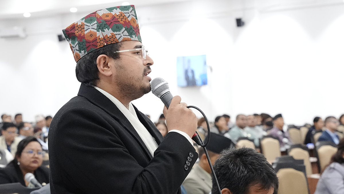 विदेशी स्याउ आयात रोक्न ज्ञानेन्द्र शाहीको माग