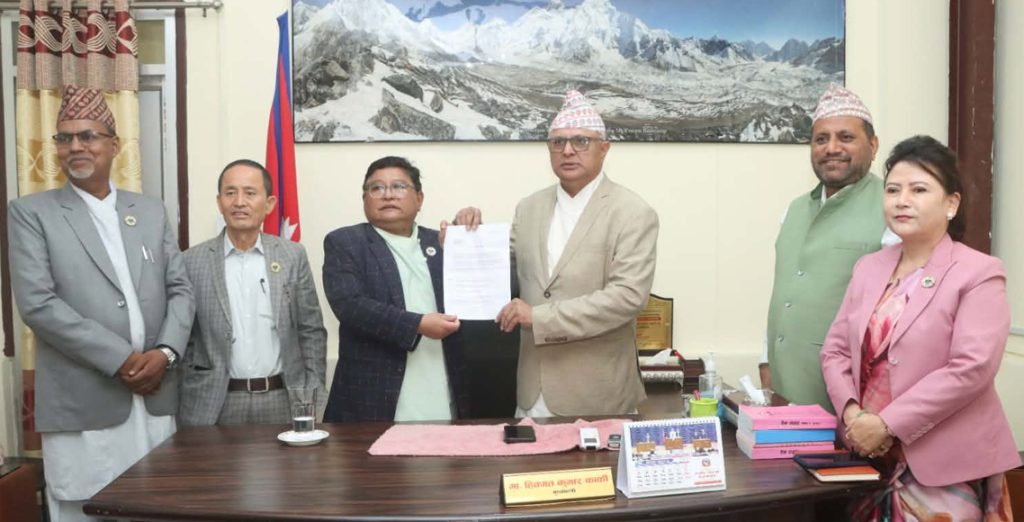 कांग्रेस कोसी सरकारबाट बाहिरियो