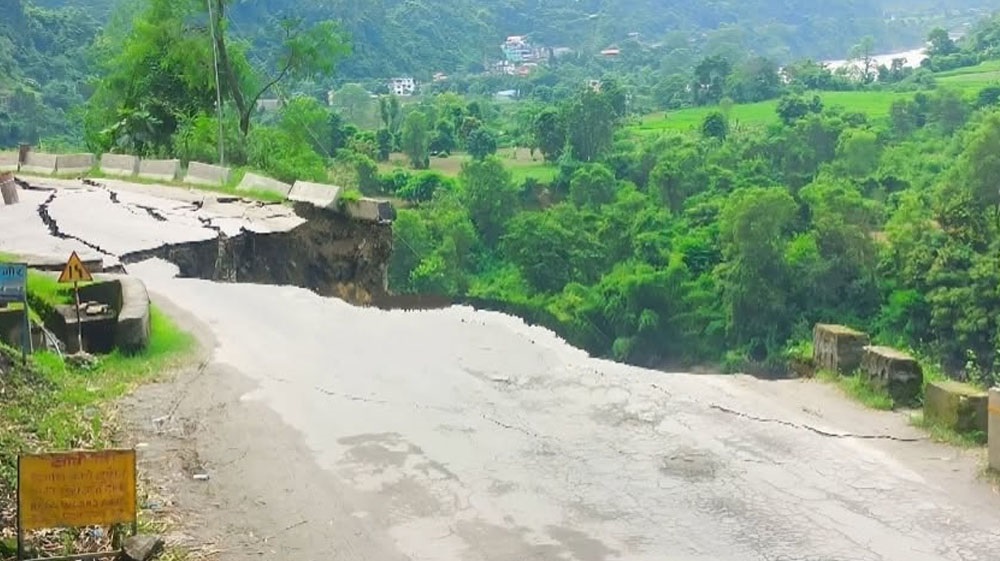 कृष्णभीरमा पृथ्वी राजमार्ग भासियो, यातायात पूर्णरूपमा अवरुद्ध