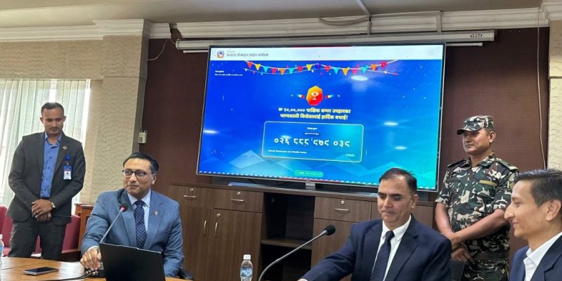३५० रुपैयाँको सामान किनेका उपभोक्ताले पाए १० लाखको पुरस्कार