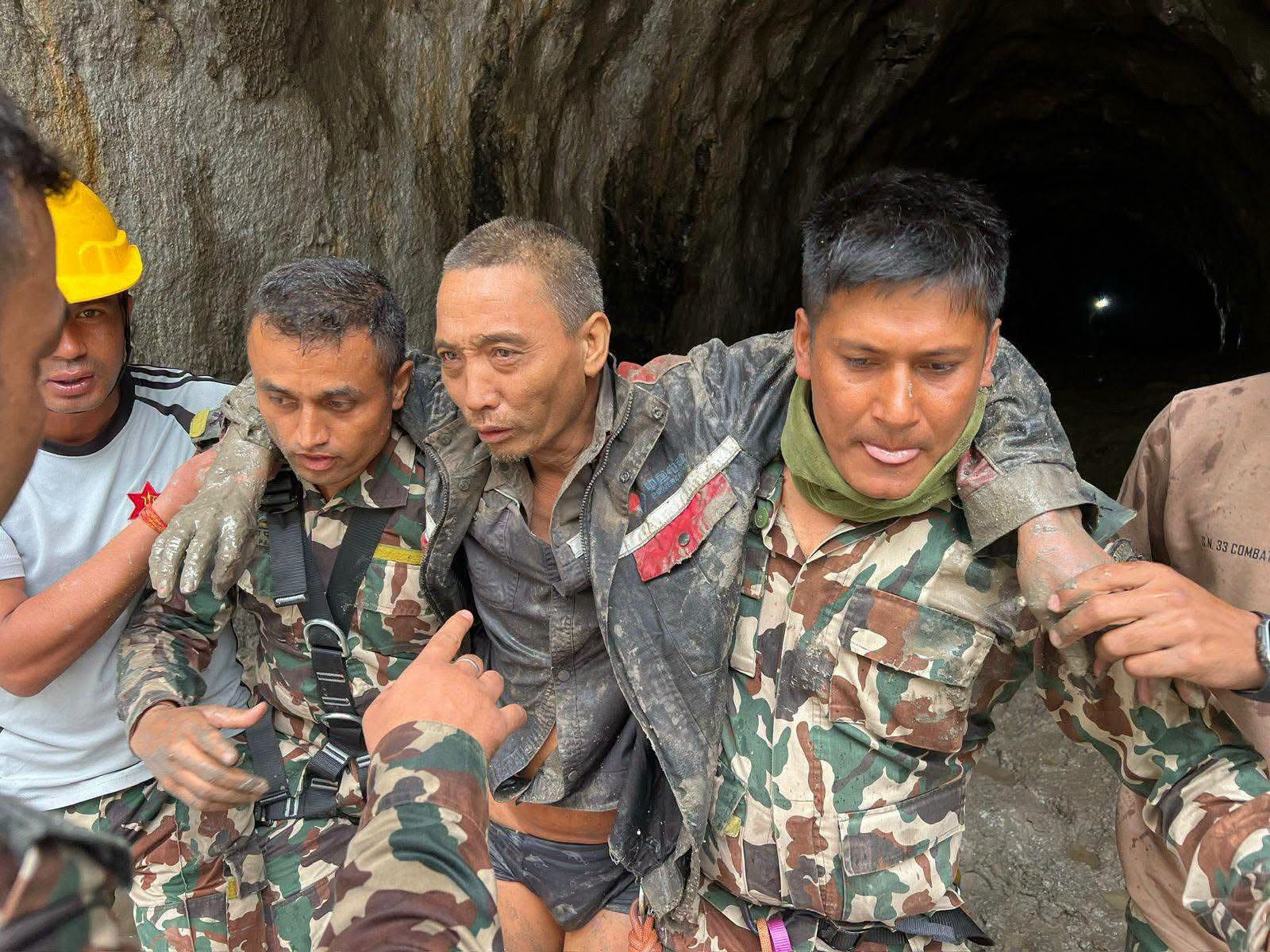 माथिल्लो त्रिशूली-१ को सुरुङबाट ११औँ दिनमा चिनियाँ नागरिकको जीवितै उद्धार
