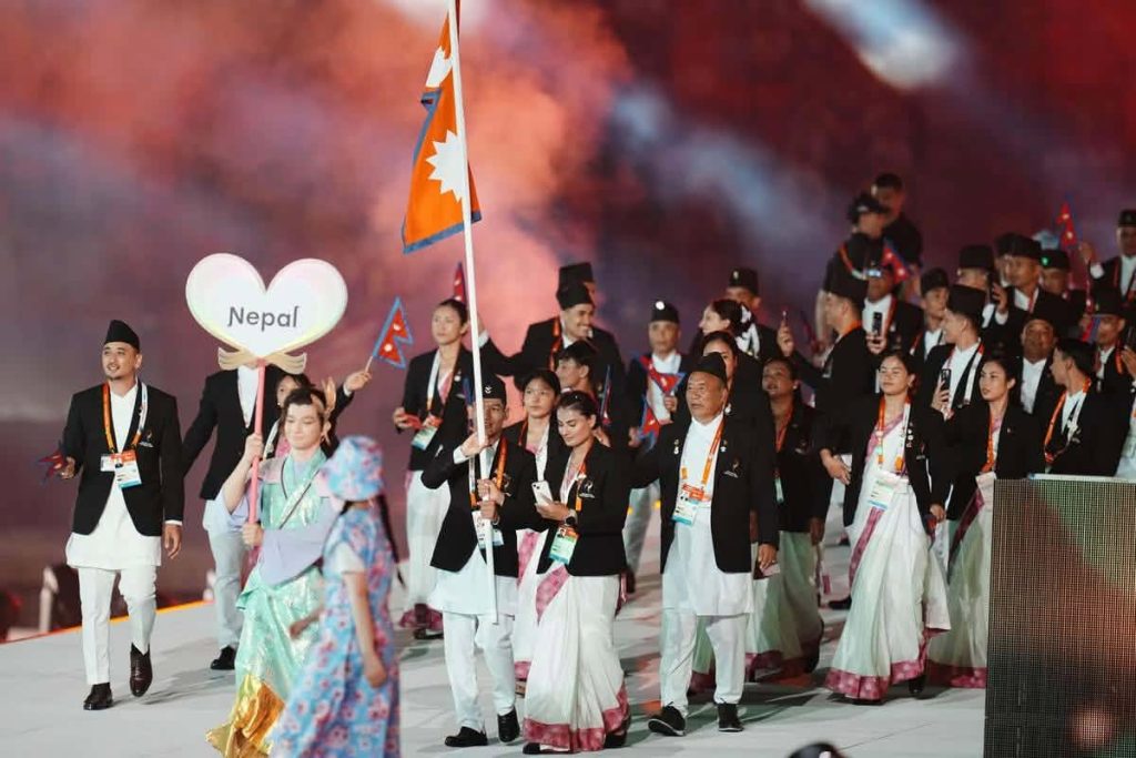 नारुहितोद्वारा २०औँ एसियन गेम्सको उद्घाटन, नेपाली टोलीकाे राष्ट्रिय झण्डासहित मार्चपास