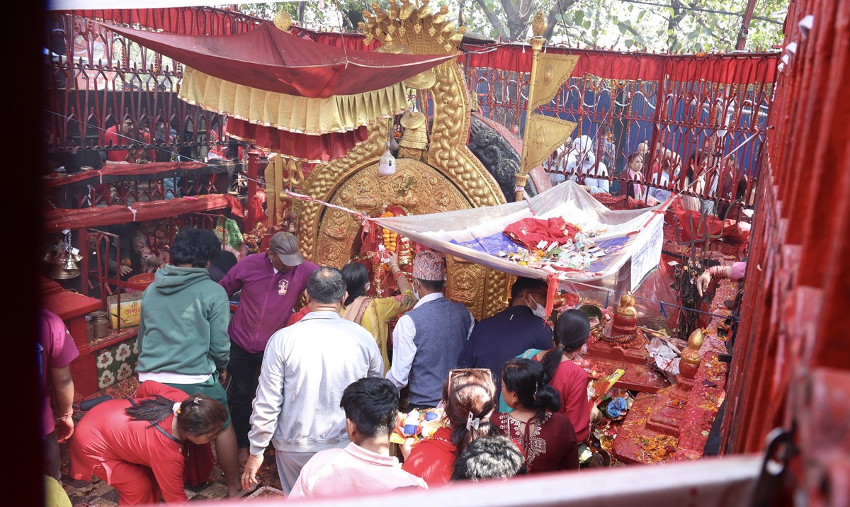 महाअष्टमीमा शक्तिपीठमा भक्तजनको घुइँचो, देवीको विशेष पूजाआराधना